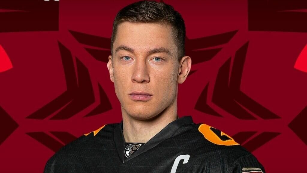     Дамир Шарипзянов присоединится к троим игрокам омского «Авангарда», вызванным в сборную России. Кубок Первого канала начнется в эти выходные.