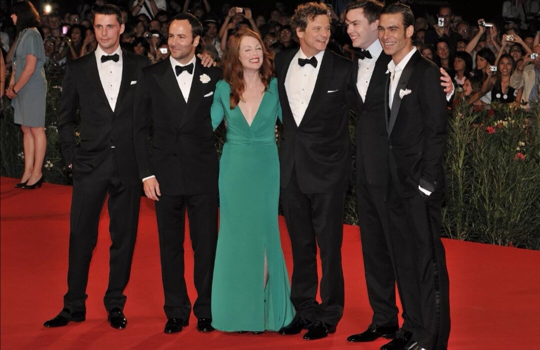 Мэтью Гуд , Том Форд , Джулианна Мур , Колин Ферт , Николас Холт , Джон Кортахарена. Блистательная игра и  этот стильный фильм я пересмотрела не один раз, а множество.