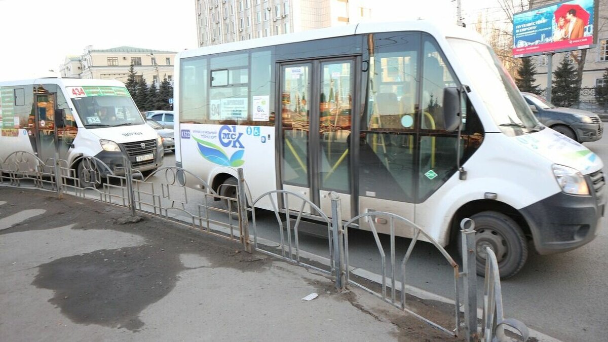 Маршрутка. Автобусы. Муниципальный пассажирский автобус. Луидор автобус.