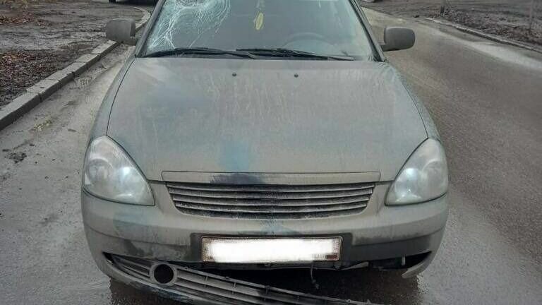     В Новочеркасске днем в субботу 17 декабря водитель Lada Priora сбил мужчину 1972 года рождения, сообщили в УГИБДД по Ростовской области.