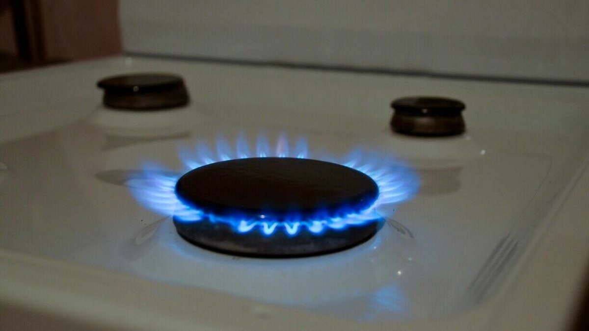     В социальных сетях был объявлен сбор на газификацию дома трех братьев-инвалидов. Ранее власти отказывали в предоставлении сертификата на основании того, что доходы семьи выше прожиточного минимума на 2 тысячи рублей. Mkset поговорил с одним из братьев-инвалидов Рафиком и с организатором сбора.