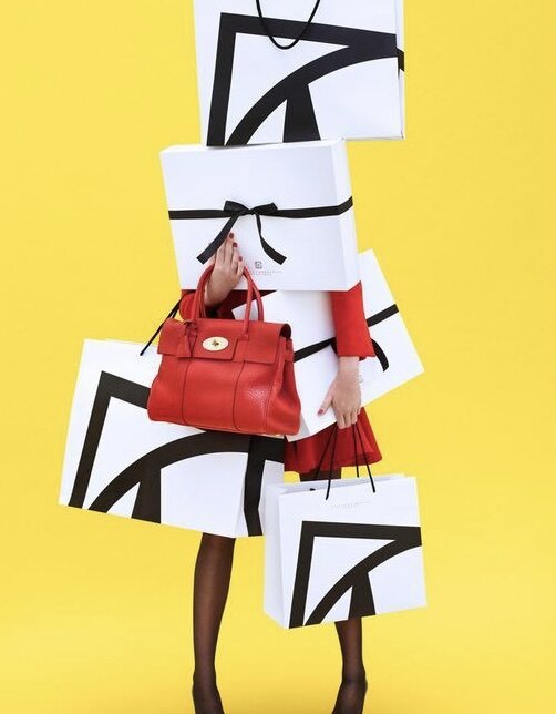 Безобидная страсть к приобретению ненужных вещей порой оборачивается фатальными последствиями: могут возникнуть психосоматические заболевания, проблемы с близкими и в рабочем коллективе, возможны противоправные действия, появление долгов, семейные конфликты, депрессии, неврозы, страхи, нарушение сна, агрессия.