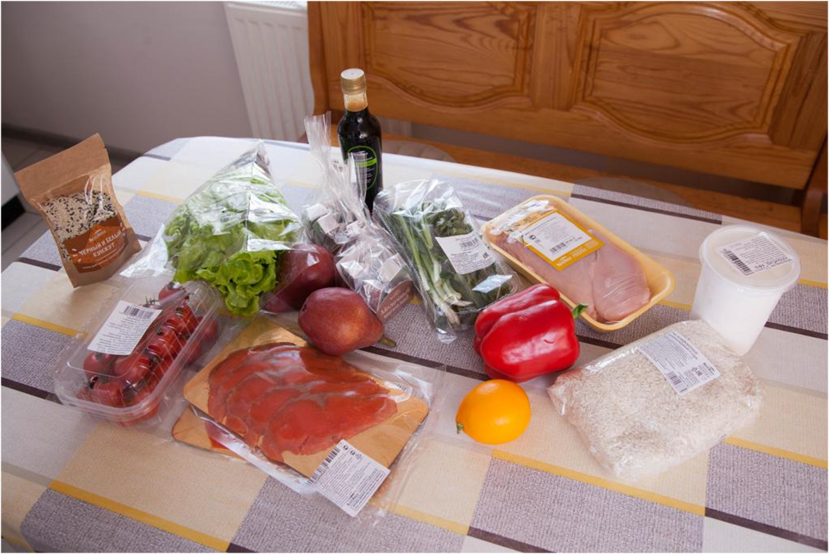 Продукты на столе из магазина. Лендинг продукта. Лендинг товара. Продуктовая тележка с продуктами. Сайт продаж питание.