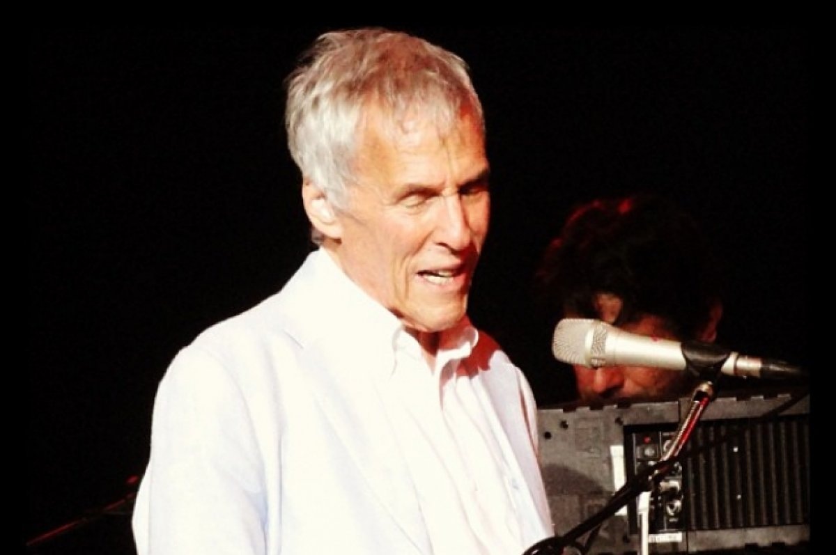    Умер трехкратный лауреат премии «Оскар» композитор Берт Бакарак