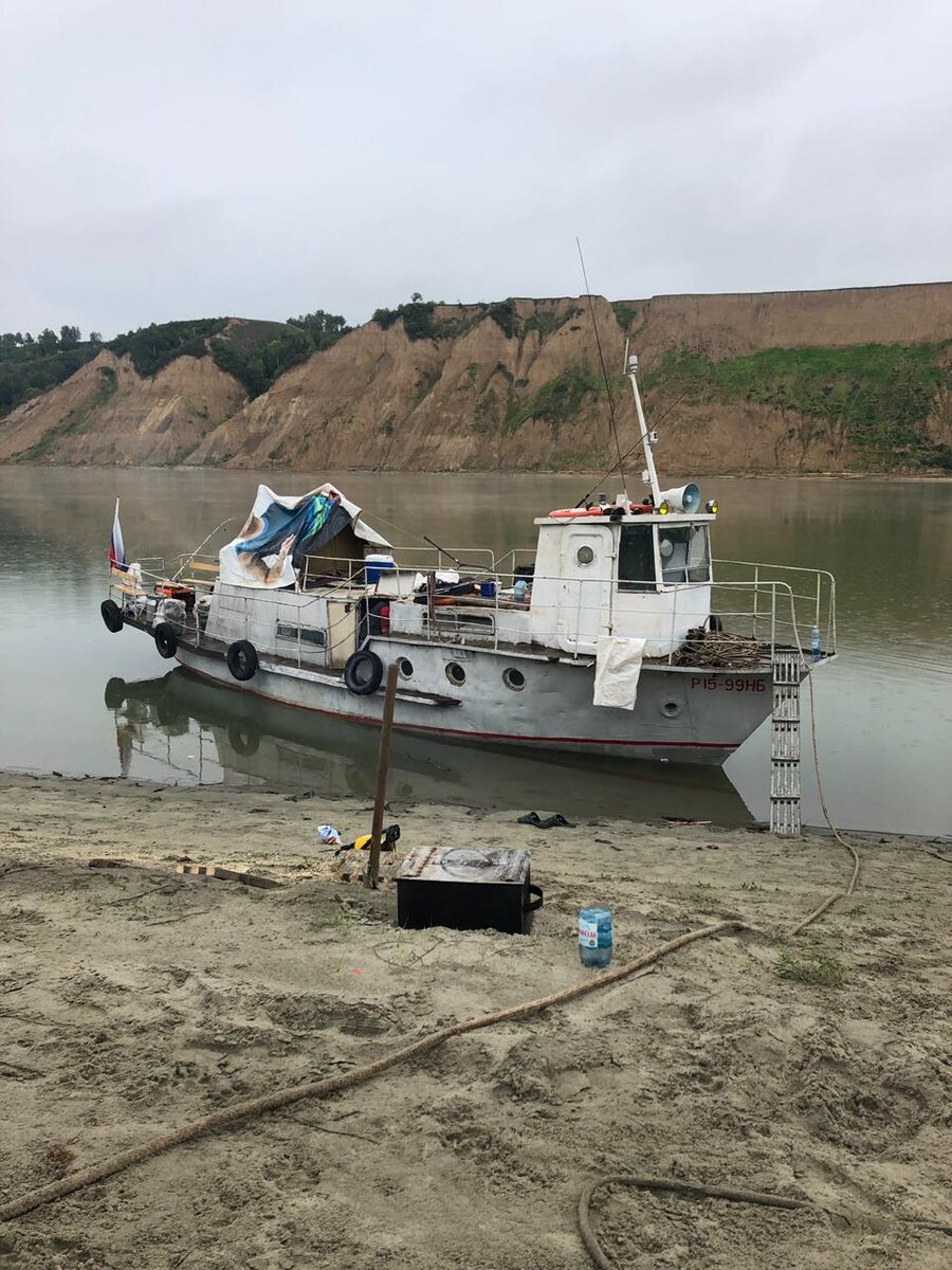 Пароход мы назвали "победа", как в советском мультфильме про капитана Врунгеля:)
