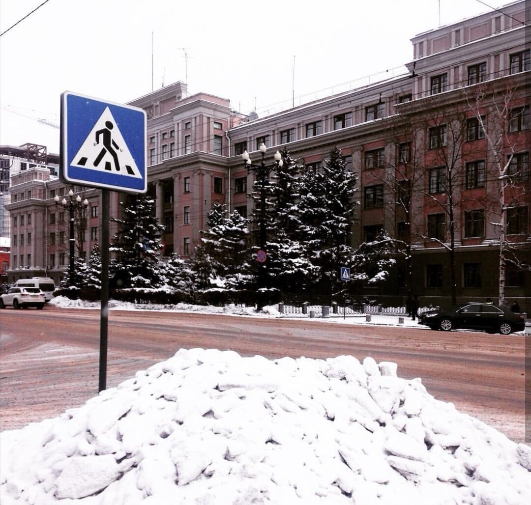 Уборка зимних дорог в Хабаровске