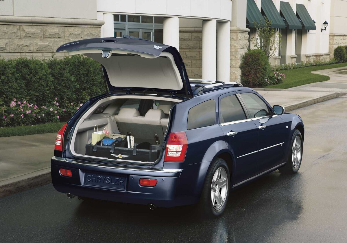 Chrysler 300C Touring. Фотография взята с сервиса Яндекс Картинки