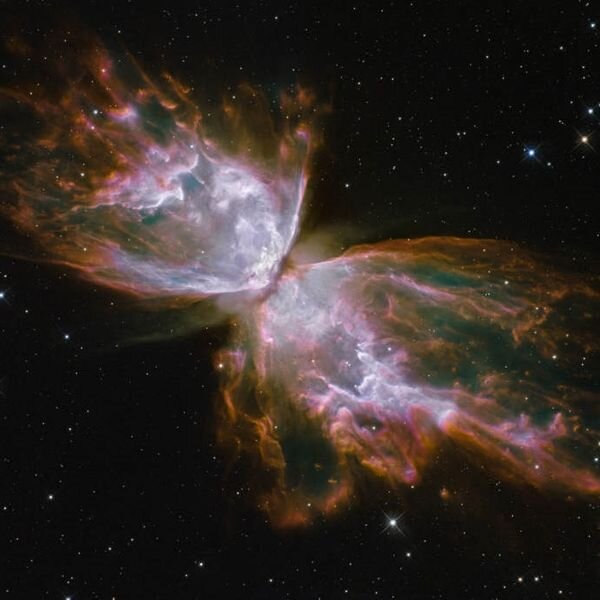 На фото столкновение галактик.  Источник :Яндекс картинки.