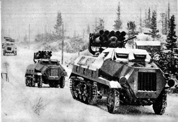 15 см. Panzerwerfer 42 Auf.Sf едут на позиции. Арденнский лес декабрь 1944.