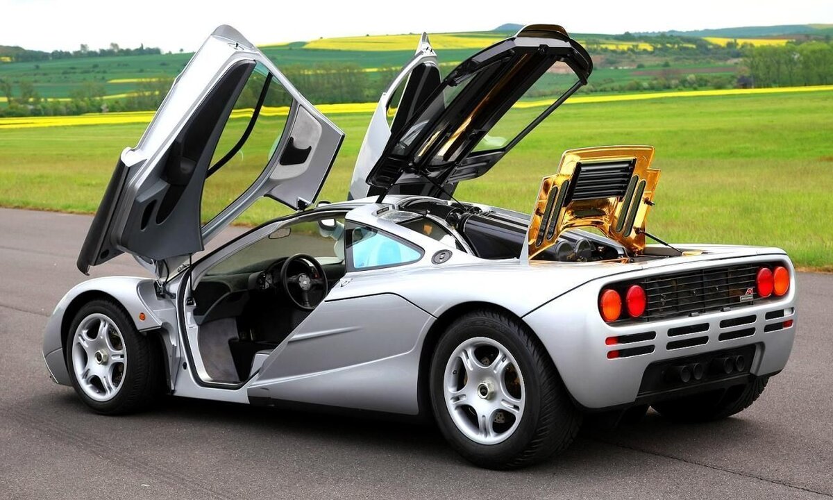 Механизм открывания дверей в McLAREN F1.
