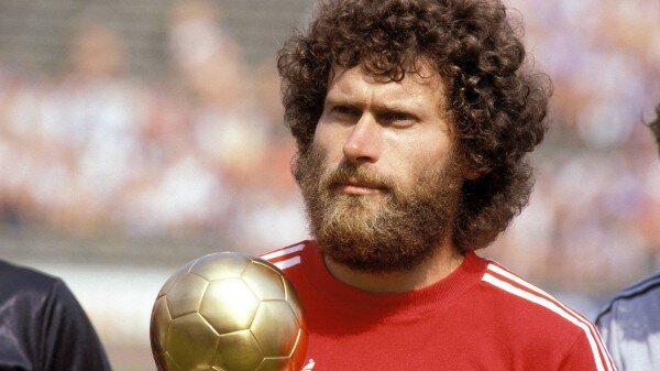 На своих кумиров он старался быть похожим не только взглядами, но и бородой