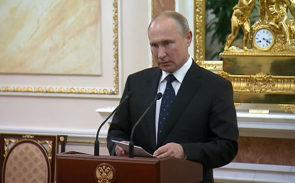 "Каждый из погибших являлся испытателем экстра-класса" - заявил Путин.