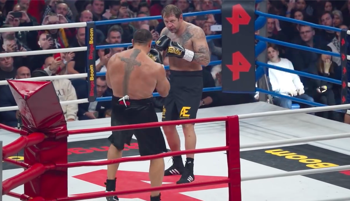 Скрин с боя Емельяненко-Кокляев