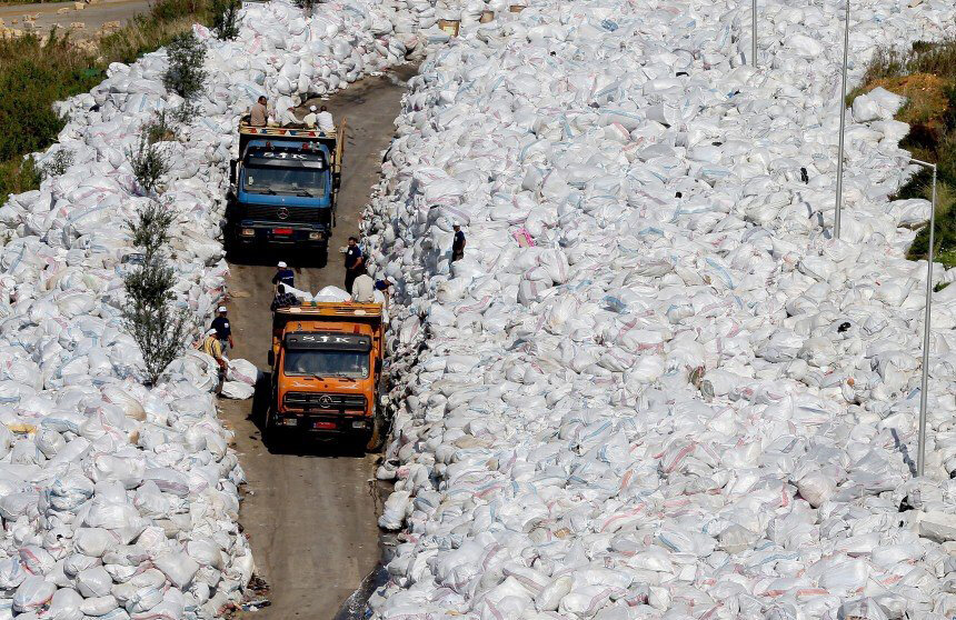Фото реки из мусора в Ливане облетели весь мир: 5 миллионов тонн отходов готовили к перевалке в Россию (помешала…