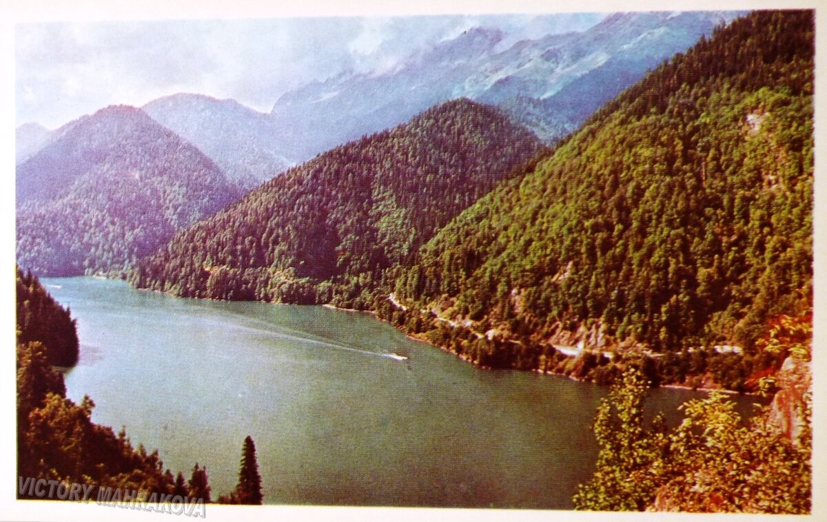 Ехать ли в абхазию в 2024 году. Рица СССР озеро Абхазия. Гостиница озеро Рица 1955 год. Озеро Рица в Абхазии при СССР. Сочи Рица 1958.
