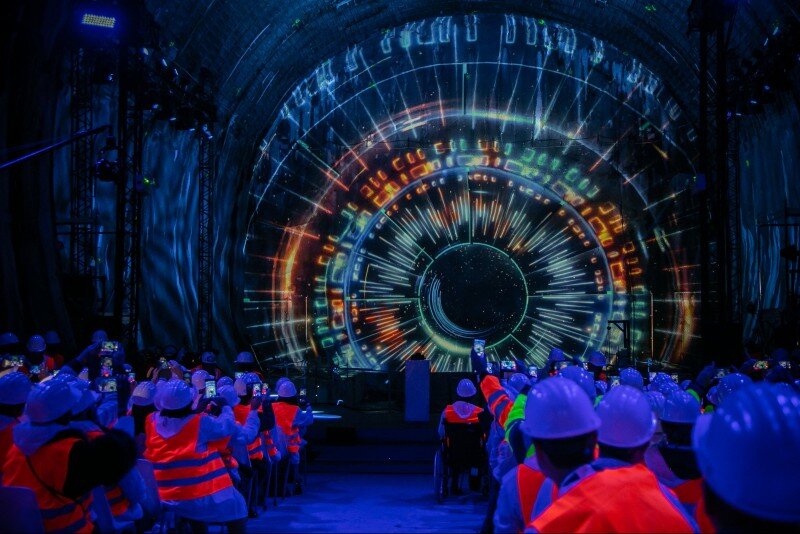 Праздник в честь завершения первого 9-километрового участка туннеля. Фото ghella.com