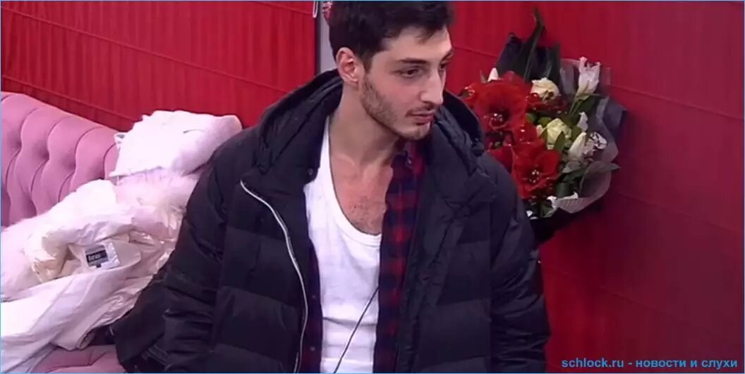  Еще в эфире шоу "Спаси свою любовь" 30.12.2019 радуется Александра Черно админским цветам от мужа Иосифа Оганесяна и коробочке сластей в честь первой годовщины свадьбы, а всего через несколько дней уже жалуются друг на друга супруги в социальных сетях. Выяснилось, что беременная Саша не удержалась от рукоприкладства и опять заговорила о разводе.а
 
Ведь Иосиф Оганесян собирается лечить синяки и раненую душу. Это еще эфиров с потасовкой не было и родители Иоси следов "любви" Шуры на его лице не видели. Допрыгается со своими претензиями Саша, что откажется Репсима Оганесовна, и без того не питающая особой любви к этой невестке, приезжать на шоу и помогать семье своего младшего сына.

Хотя, обещала ранее Александра Черно учить мужа тапком по лицу, чему еще удивляться? И куда делись намерения показывать "идеальные отношения" и счастье от такой неожиданной беременности супругов Оганесян?

Еще больше насмешила подписчиков Черно воспоминаниями, что ушла однажды, в прежней жизни, а молодому человеку вернуть её не удалось. Или так грозит Иосе, что в этот раз разводиться собирается по-настоящему. Верите? 