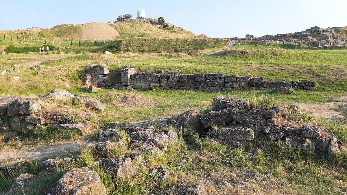 Древнее городище пантикапей. Древние города в керчи. Древний город пантикапей в керчи. Керчь самый старый город. Крепость боспор керчь.