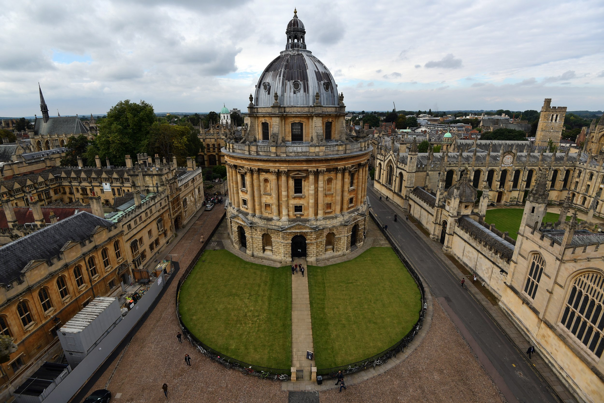 Источник: https://d.newsweek.com/en/full/501483/oxford-university.jpg