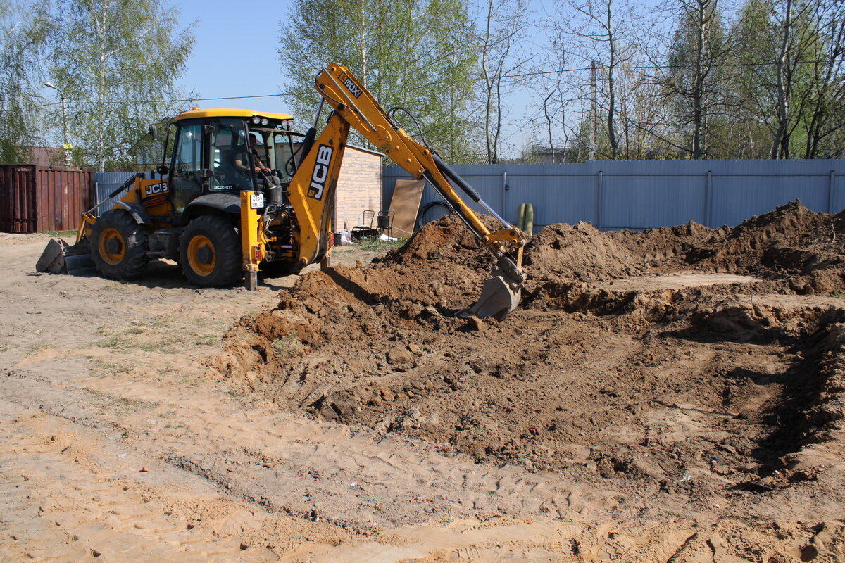 экскаватор JCB3 идеально подходит для данной работы