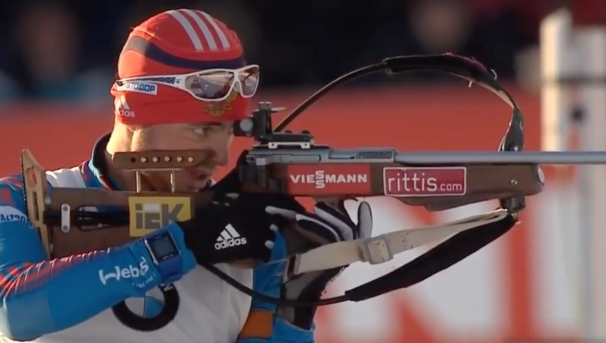 Антон Бабиков стреляет. Источник - youtube.com