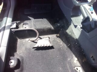 Ковролин на полу авто быстро загрязняется