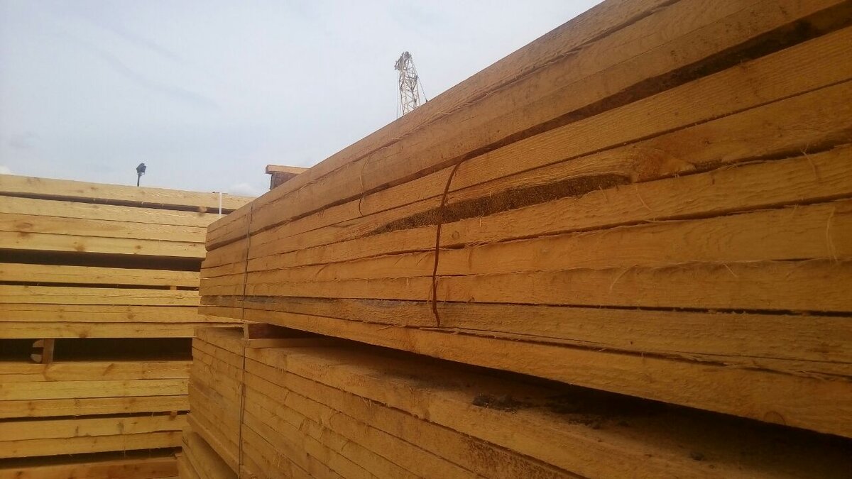 Строительная доска сорта 1-3 с небольшим обзолом