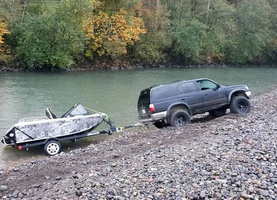 Мини лодка под водомет Jetstream является функциональной платформой для рыбалки, охоты, а также для тех, кто просто хочет получить свою дозу адреналина на порогах.