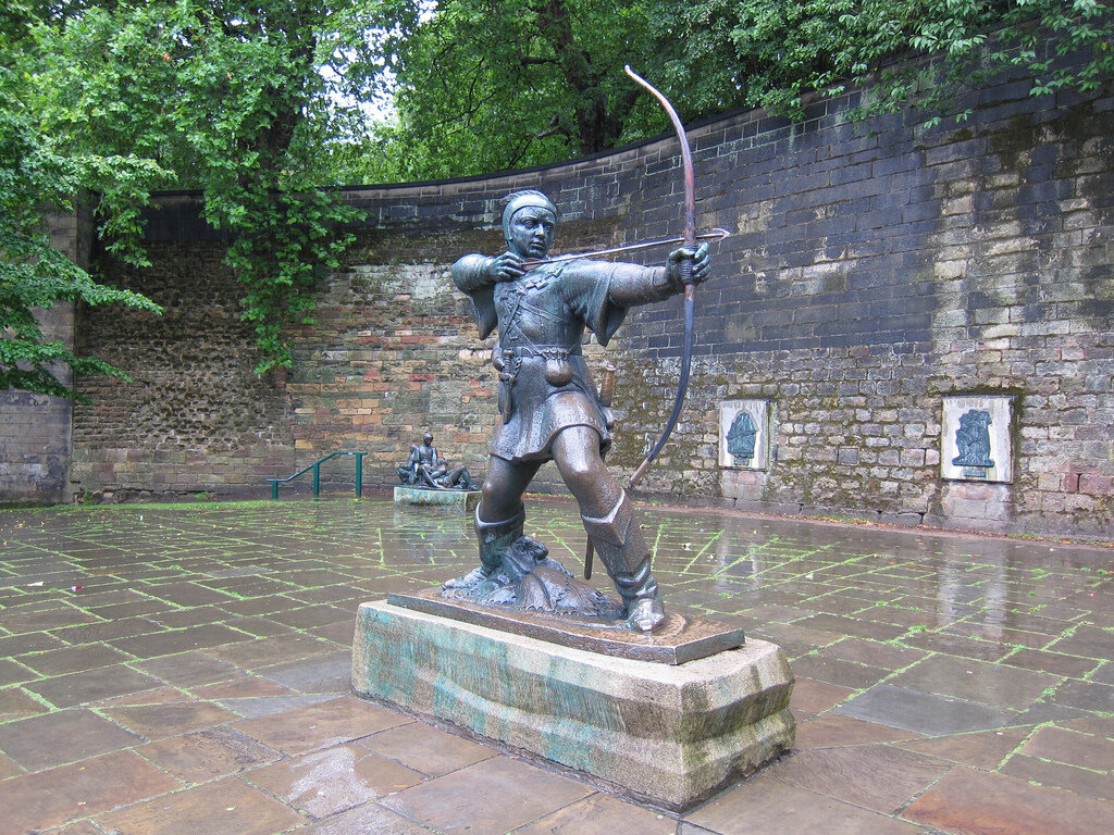 Памятник робин гуду в ноттингеме фото. Памятник робин гуду в ноттингеме. Робин гуд ноттингем. Статуя робин гуда в ноттингеме. Статуя робин.