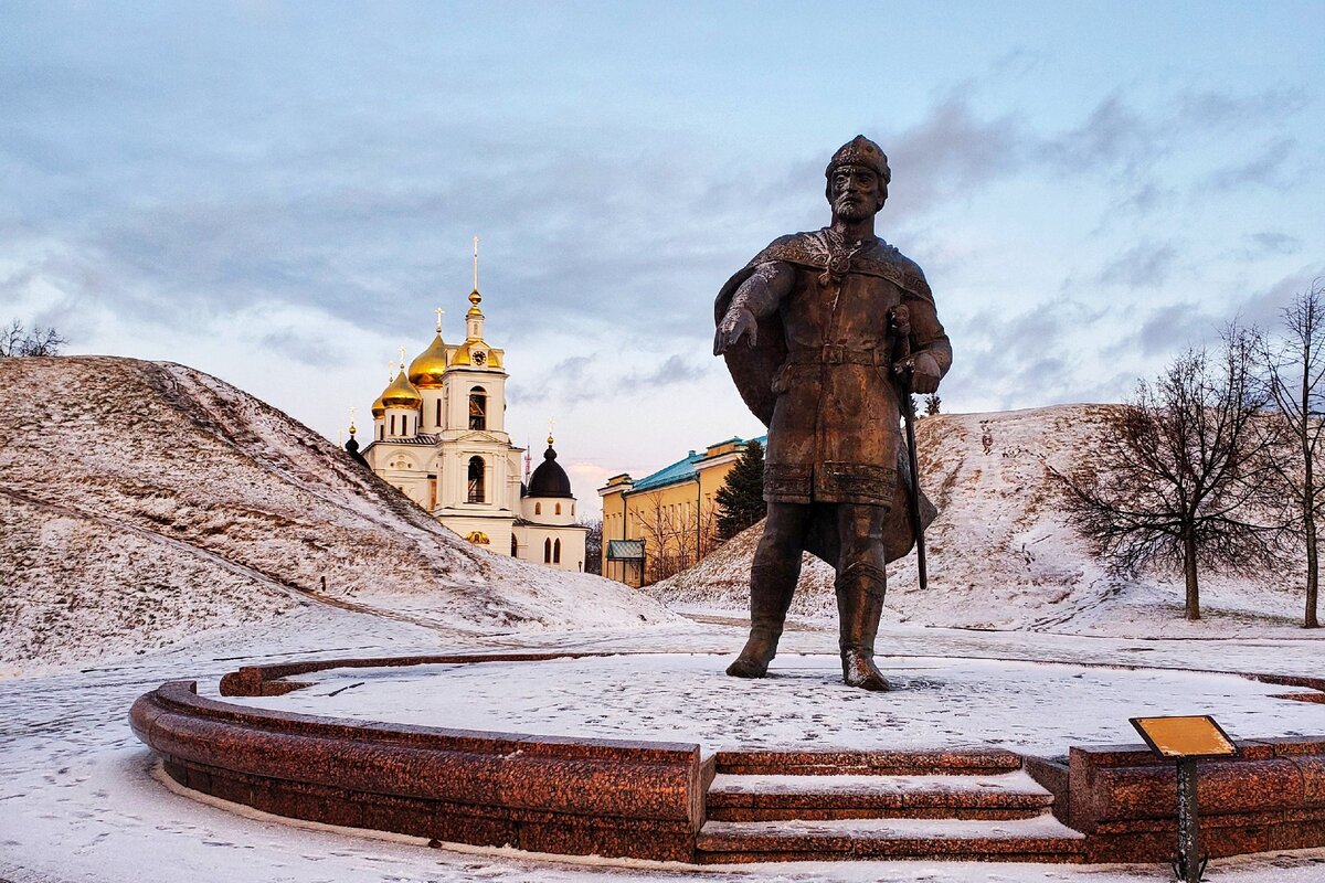 Чтобы избежать давления бояр юрий долгорукий основал княжеский стол в суздале