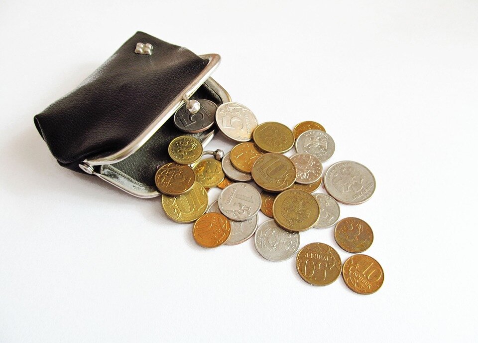 https://cdn.pixabay.com/photo/2017/08/20/11/30/ruble-2661403_960_720.jpg