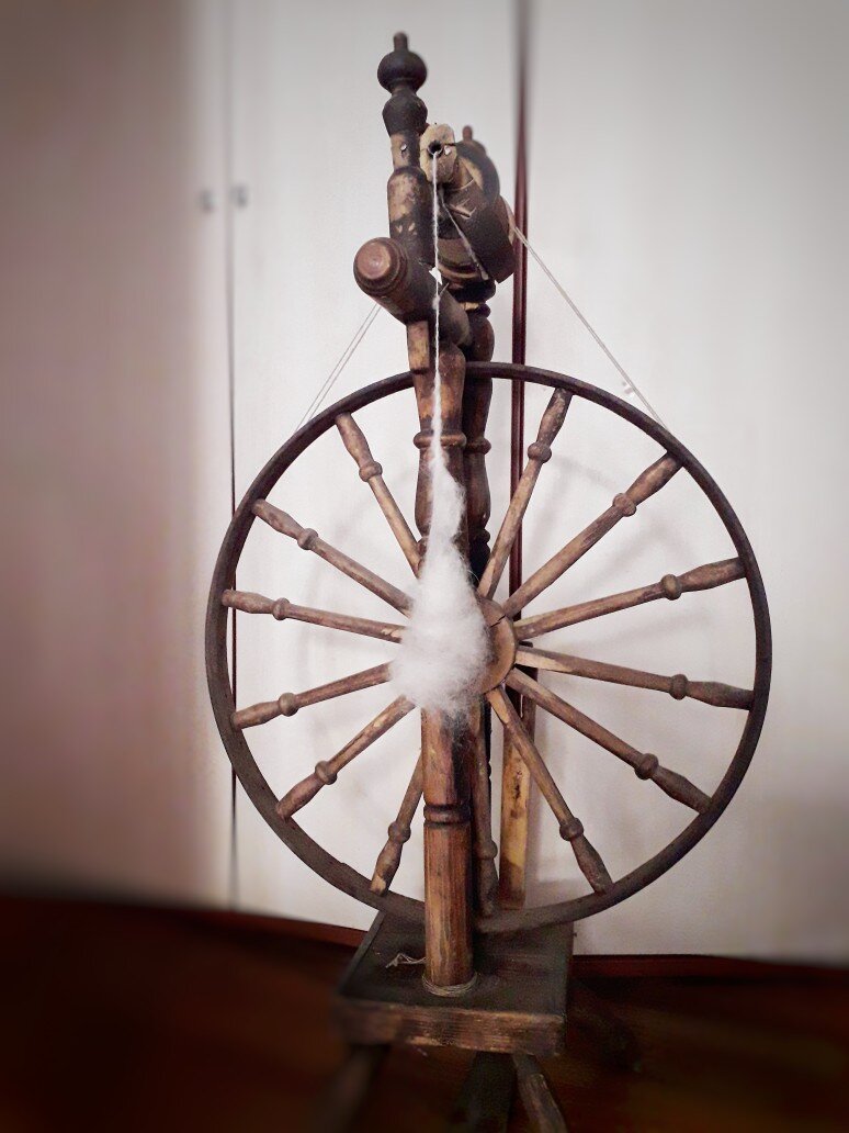 Старинная прялка 