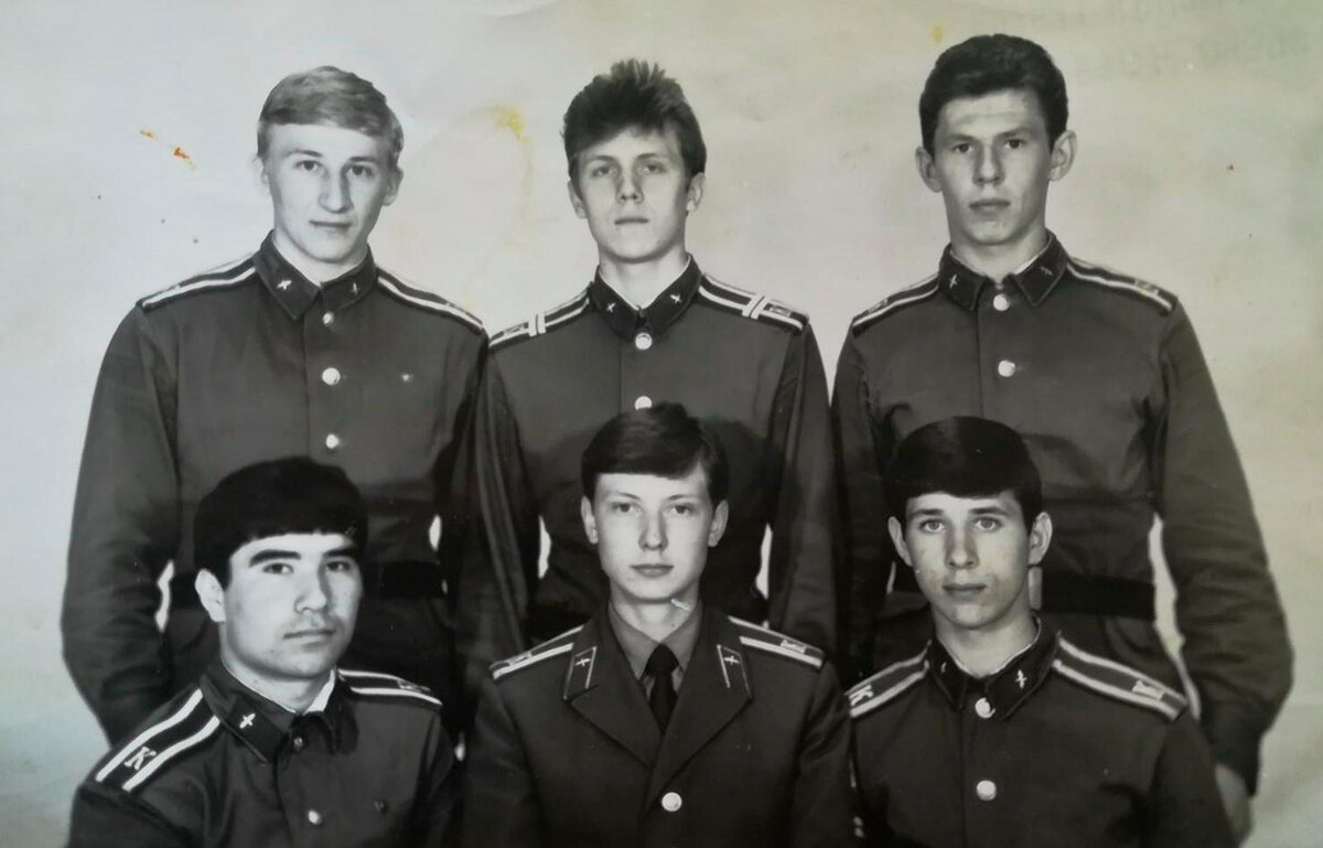 При поиске по условию год рождения 1958. Завитухин Андрей Анатольевич. Завитухин Андрей Анатольевич герой России. Саратовское высшее военное авиационное училище лётчиков. Сызрань ВВАУЛ выпуск 1986.