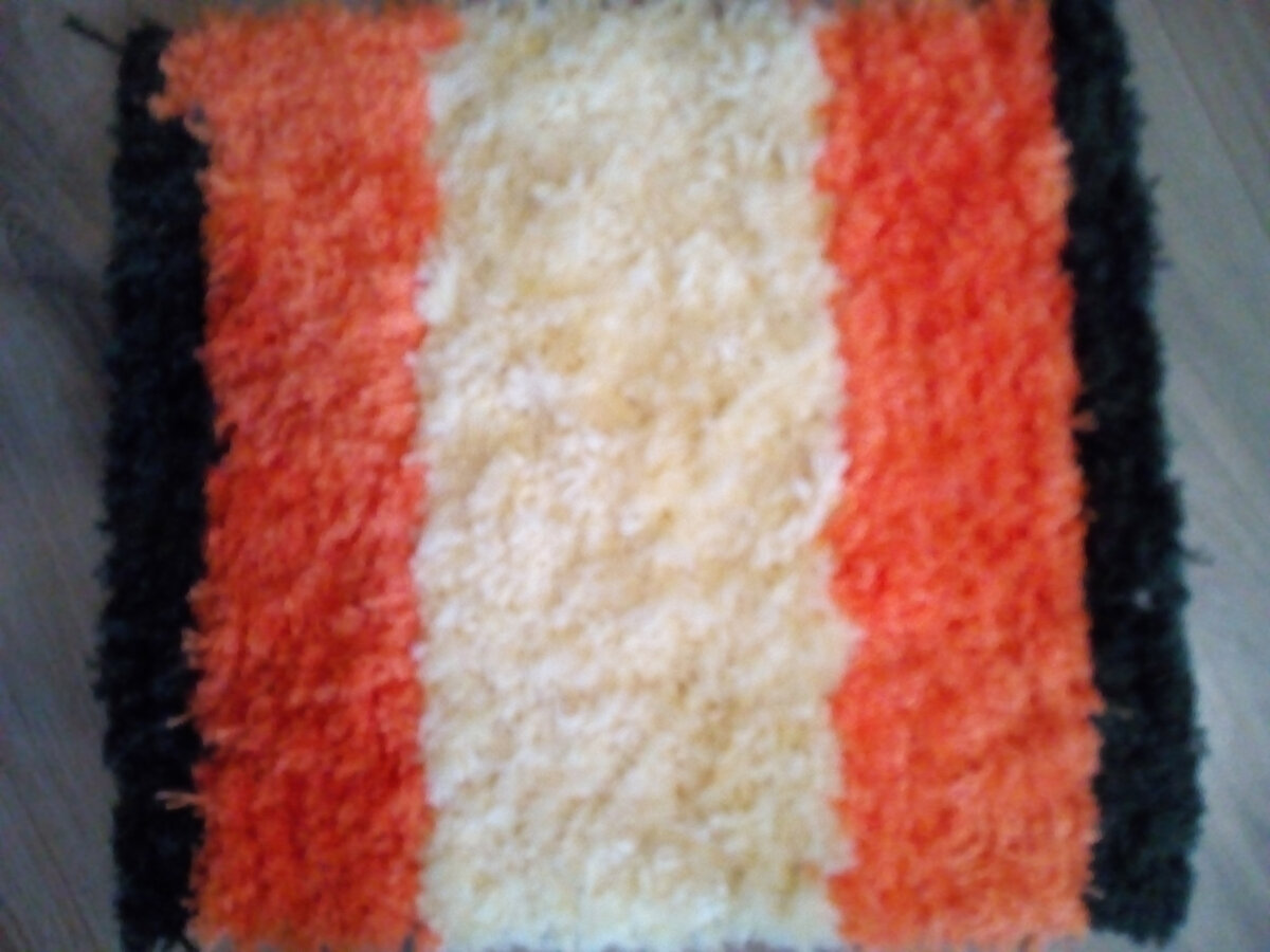 Коврик из пряжи.