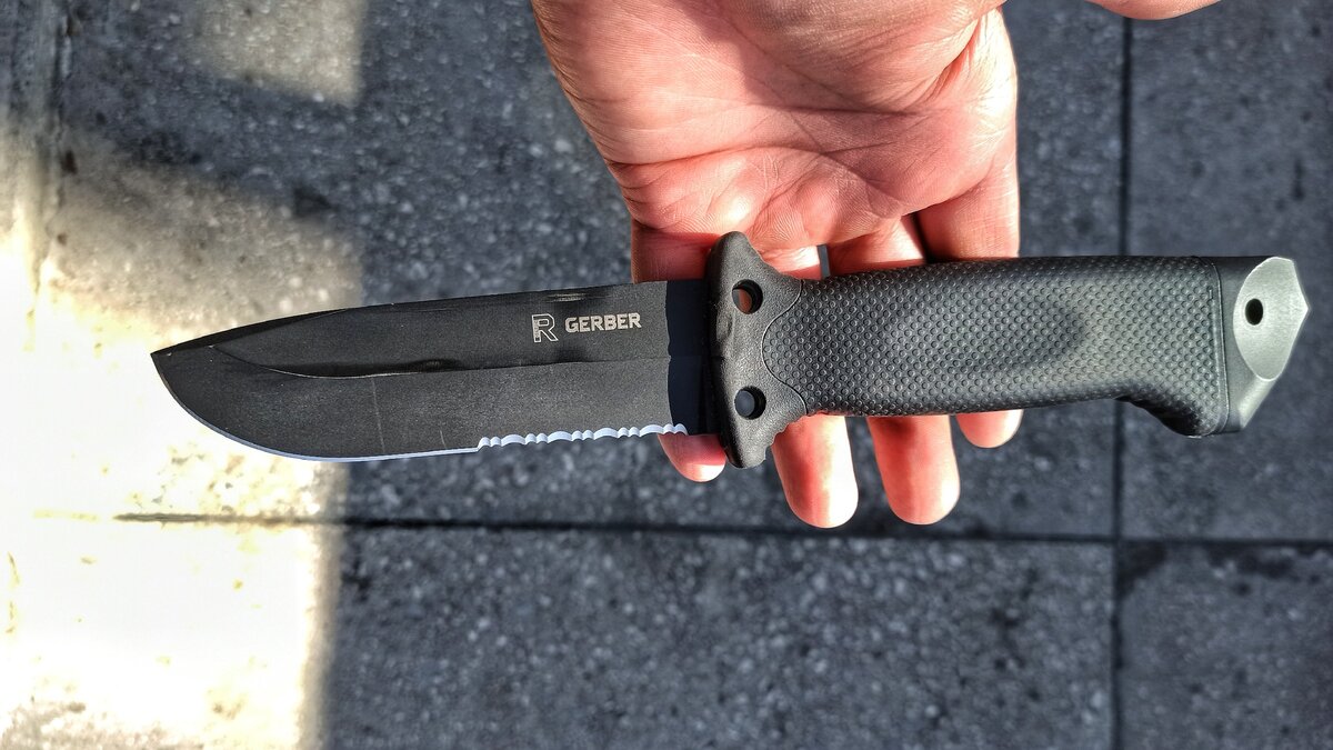 Mm2 knife. Нож гербер для выживания. Нож Gerber LMF. Нож гербер ЛМФ 2. Нож армейский Gerber LMF.