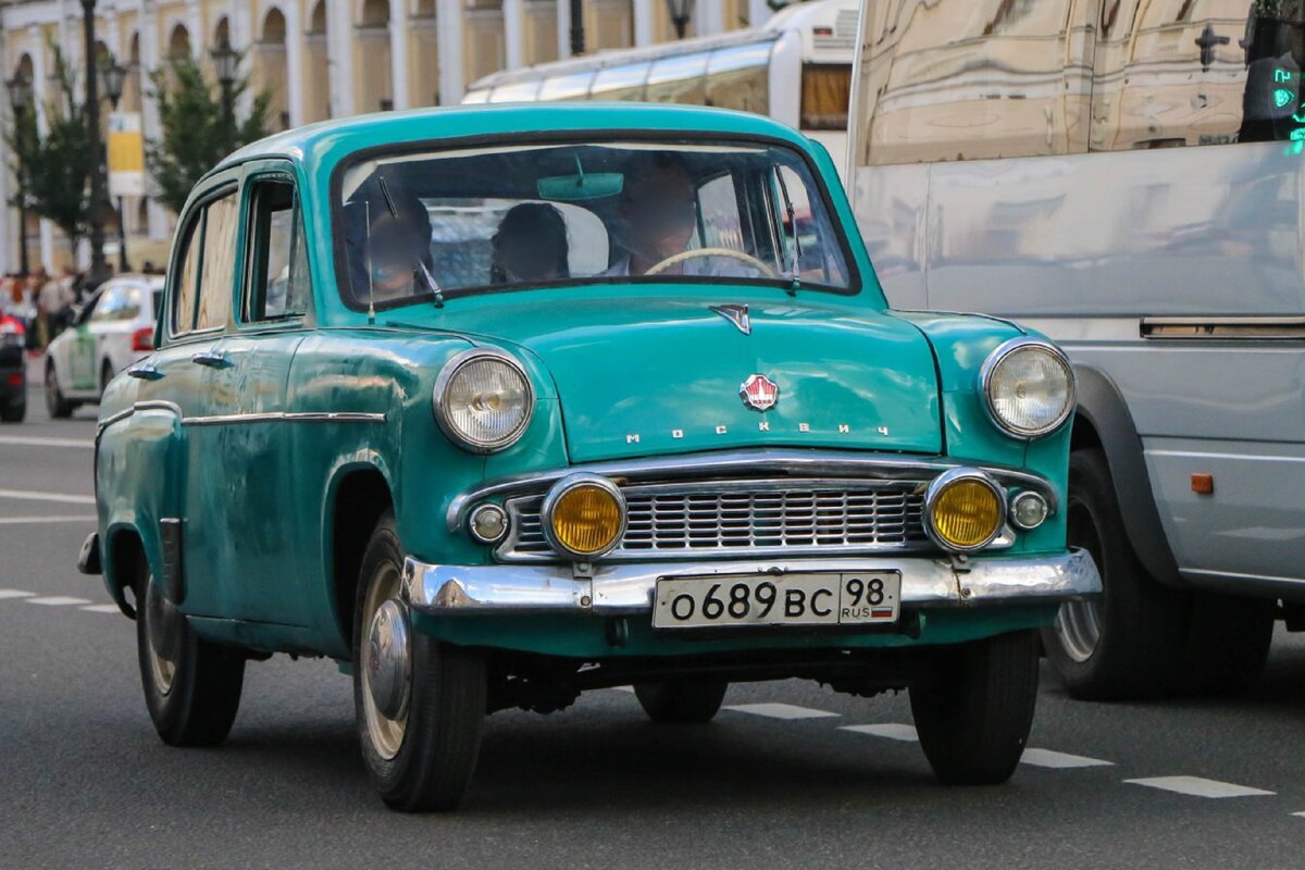 В старом гаражном кооперативе обнаружил спрятанные и забытые легенды советского автопрома
