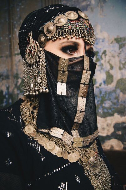 Прекрасные наголовные украшения и традиционные нашивки от танцовщицы коллектива PANDUC (г. Москва).