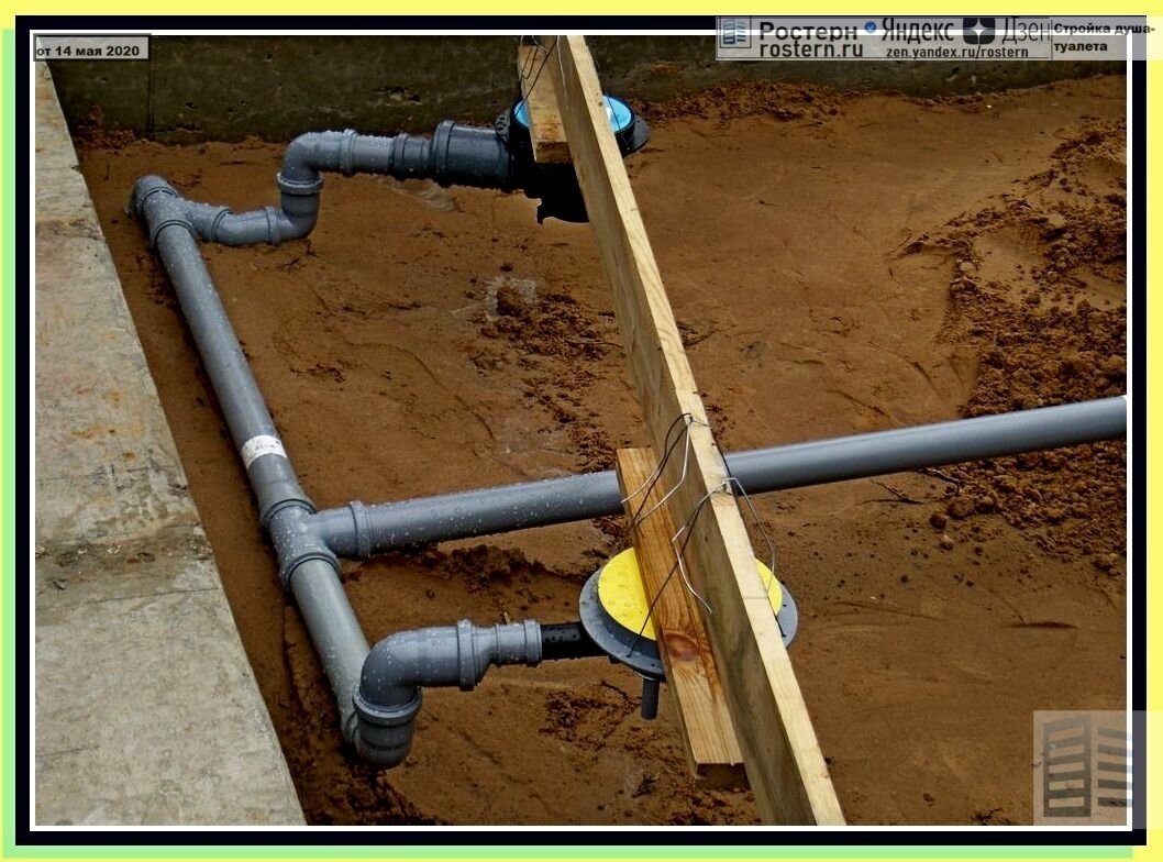 Слив воды в бане из 110 трубы. Канализация на даче. Как сделать сливную трубу. Трубы канализации в частном доме. Канализация в частном доме.