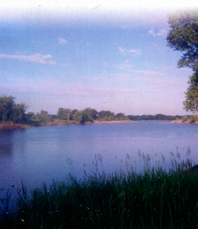 Название реки имеет тюркское происхождение: в одном переводе - «белые холмы», в другом - «глубокий омут». Здесь есть и то и другое.