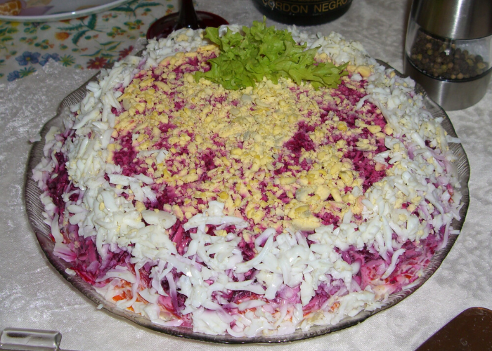 Сельдь под шубой (использовано фото с сайта wikipedia.org)