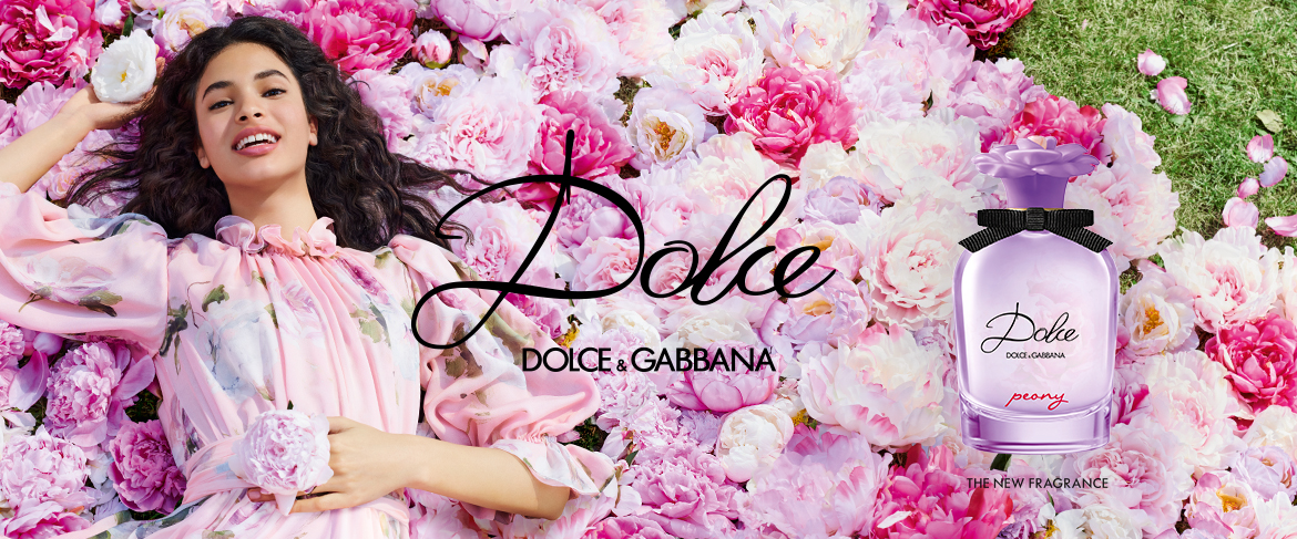 Dolce & Gabbana Dolce Peony. Этот аромат, заточенный в прозрачный флакон, изобилует весенней свежестью, искрит фруктовой сочностью, радует цветами с мягкими медовыми тонами. 