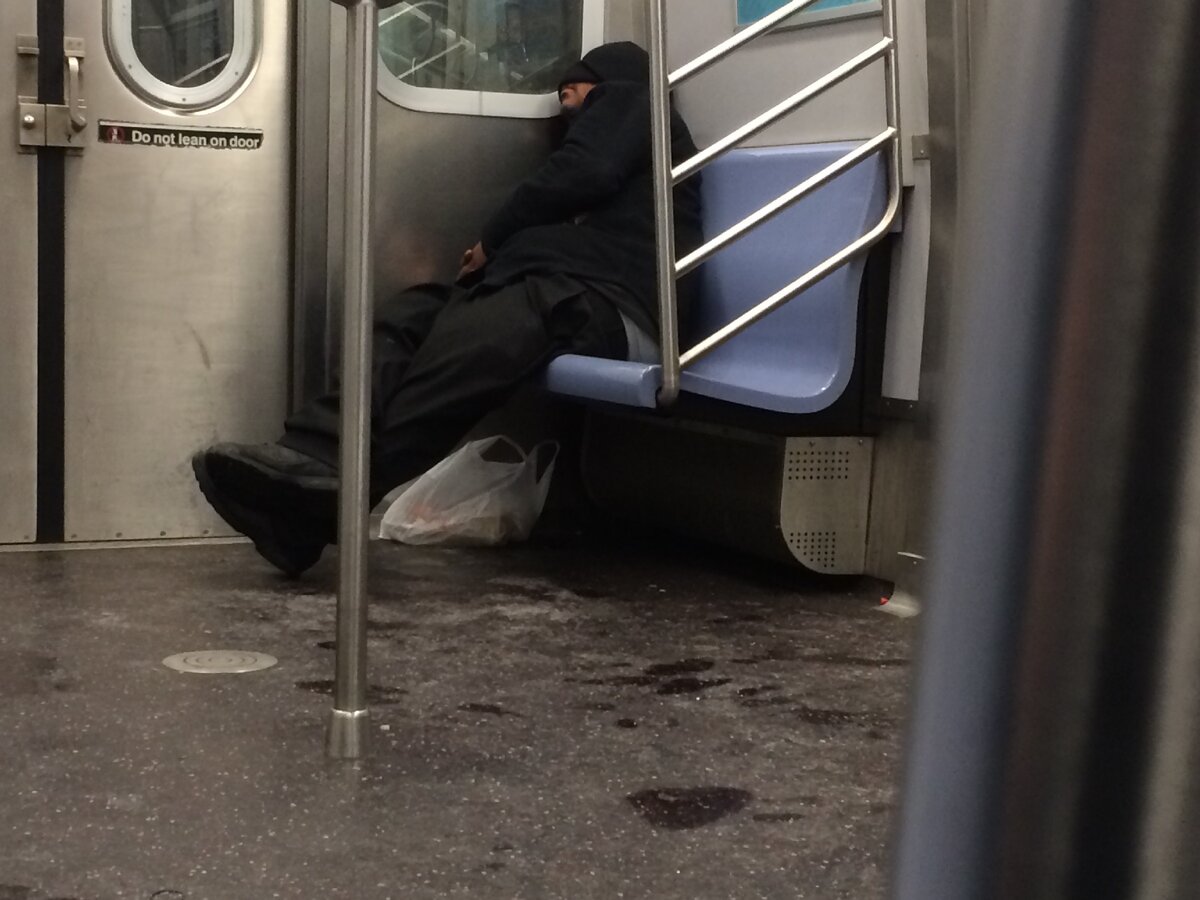 Лучше бы американцы помогли своим меньшинствам на деле, чем учить других как можно говорить, а как нет.