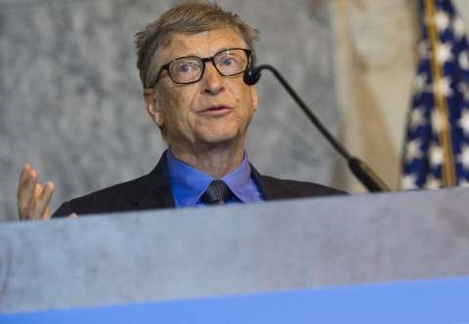 Билл Гейтс на трибуне 