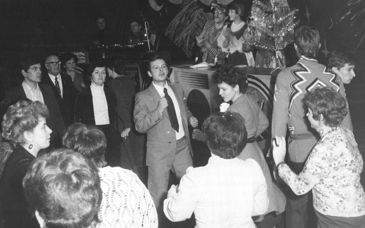 1980 год. Город Рязань.  Дворец культуры  нефтяников.  Диско-клуб "Граммофон". Новогодняя дискотека карнавал.