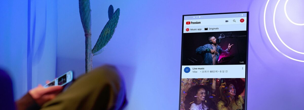 Выглядит как телефон, который немного подрос. Как думаете, если поливать какую-нибудь Nokia, она тоже так вырастет? Думаю, все-таки придется приложить к ней как минимум 110 тысяч рублей. Тогда вероятность масштабирования телефона в пространстве стремительно увеличивается.