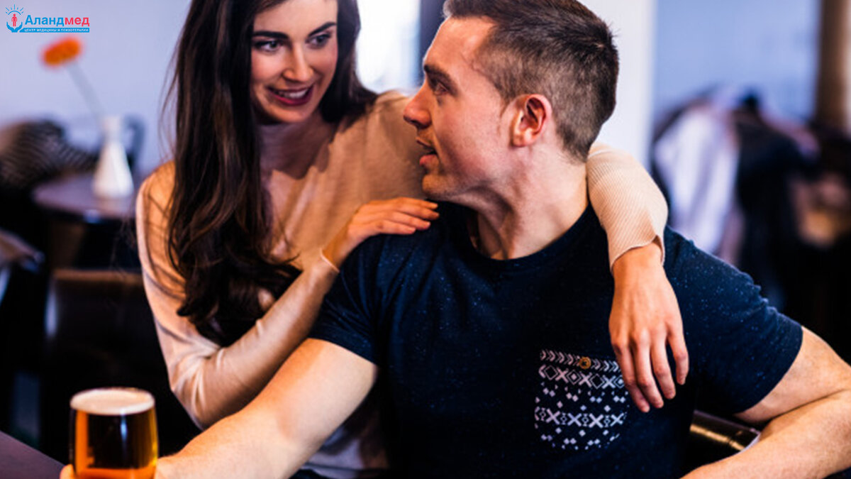 Эти фразы заставляют задуматься, хорошо ли вы знаете человека, с которым общаетесь? Если сомнения подтверждаются фактами, значит начинающего алкоголика пора спасать, пока не стало слишком поздно.