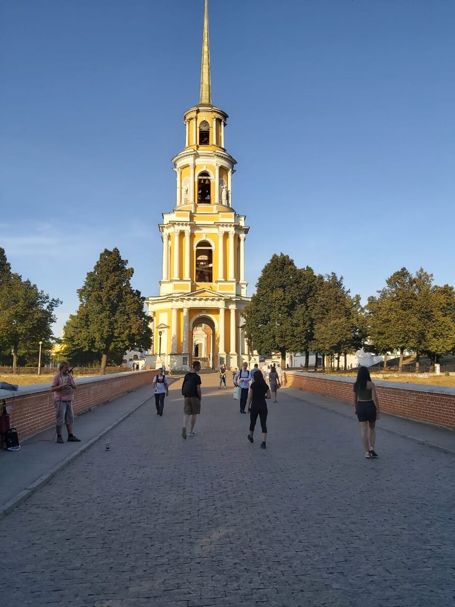 Колокольня на соборной площади