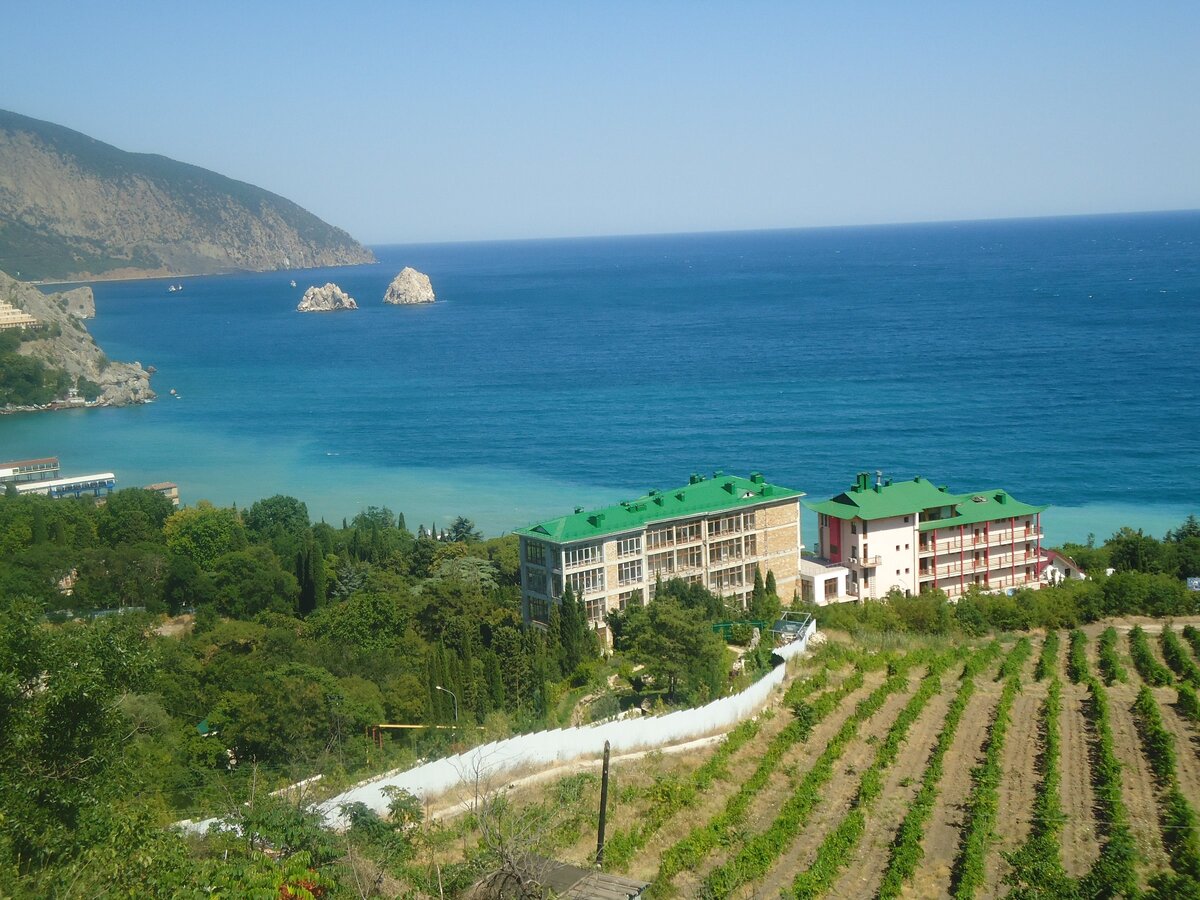 Вид на скалы-Адалары