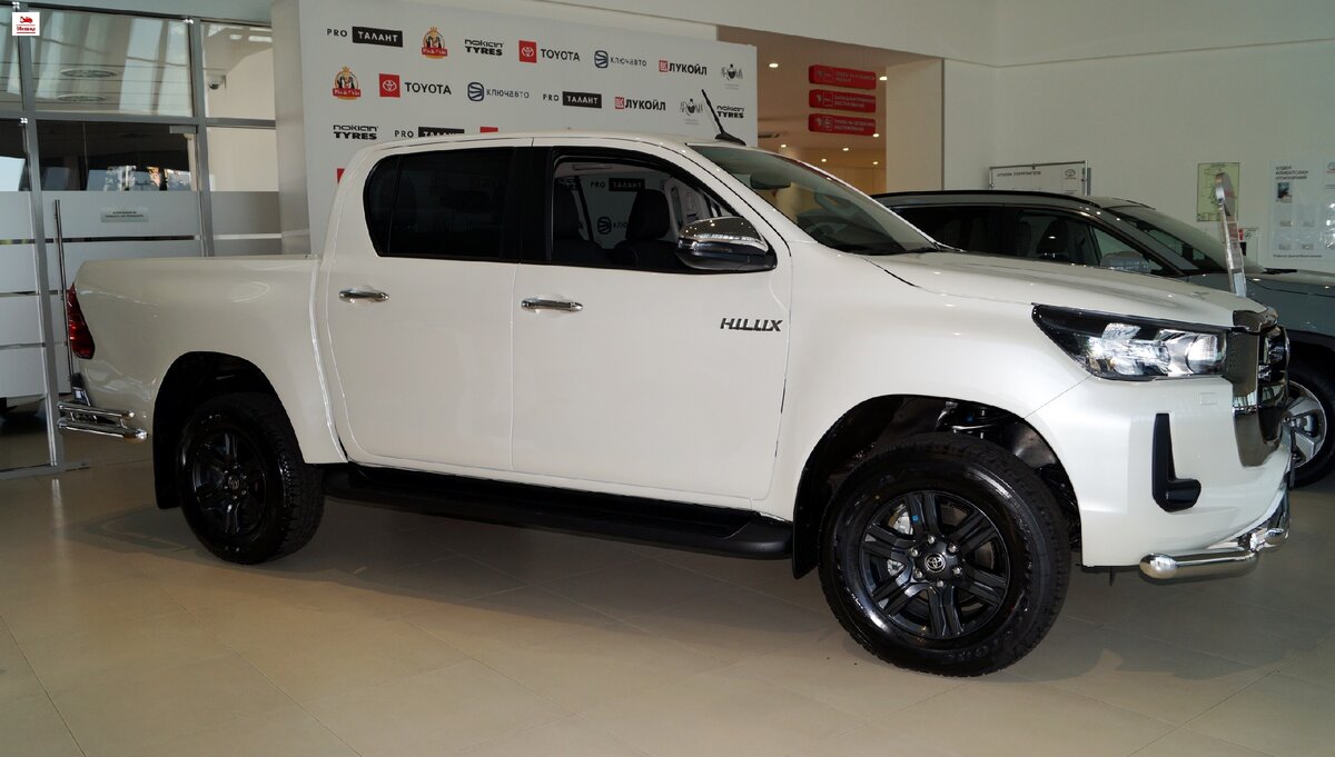 Автомобиль Toyota Hilux 2020 года выпуска