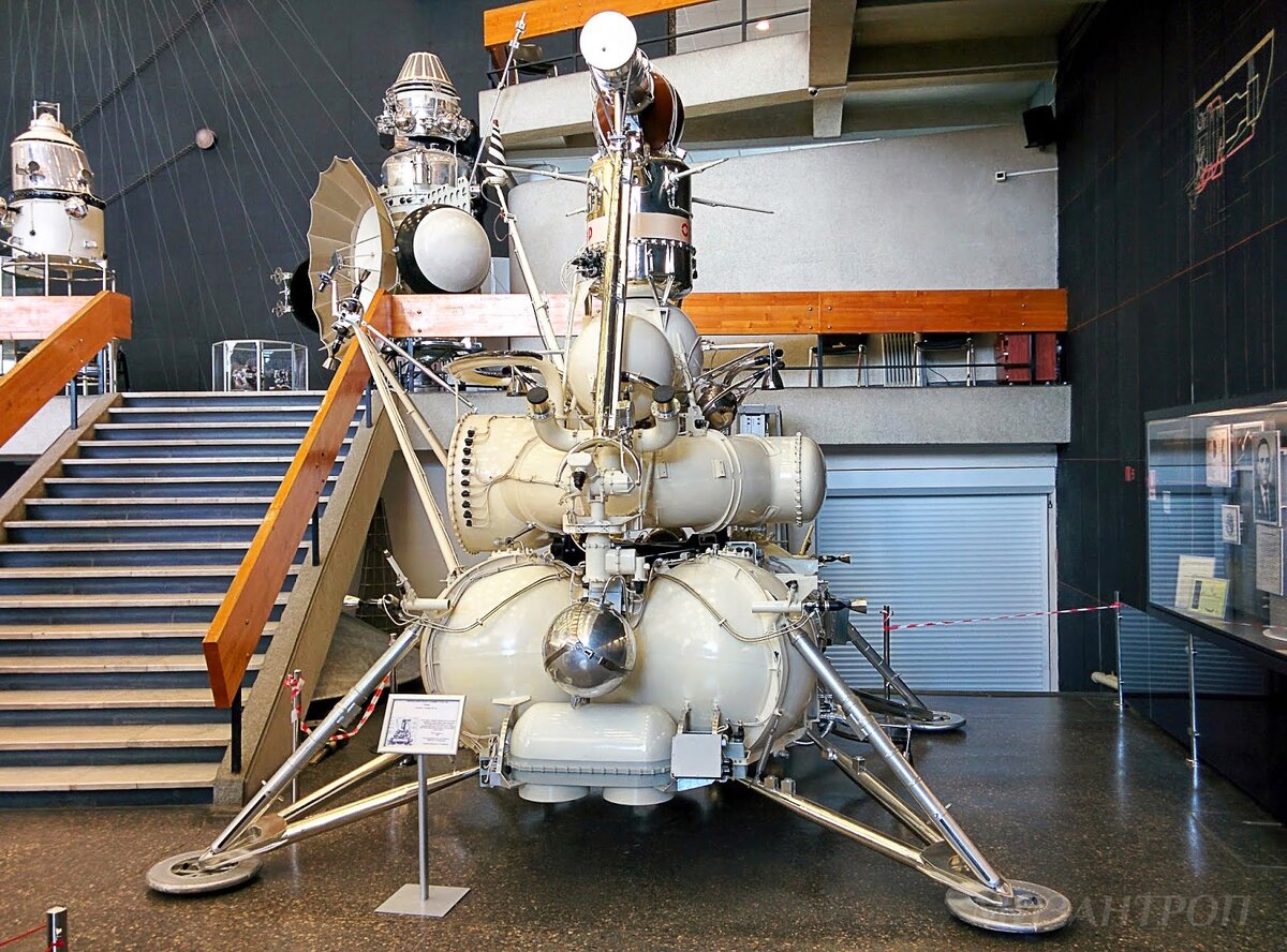 Спускаемый аппарат экспедиции "Луна-16". Государственный музей истории космонавтики имени К. Э. Циолковского. г. Калуга.